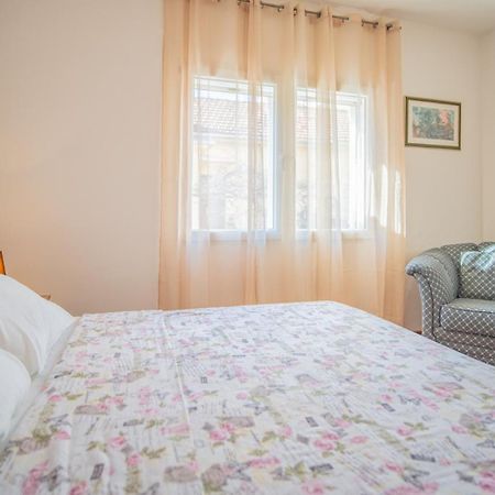Apartmani Ana Tivat Zewnętrze zdjęcie